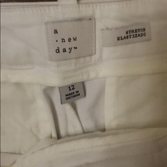 “ A new day” women’s shorts size 12 - Picture 4 of 7